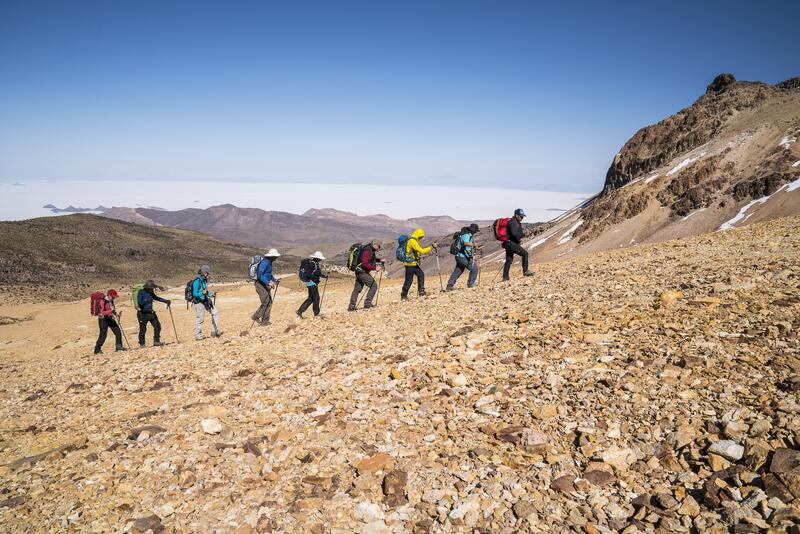 Trekking über dem Salar de Uyuni