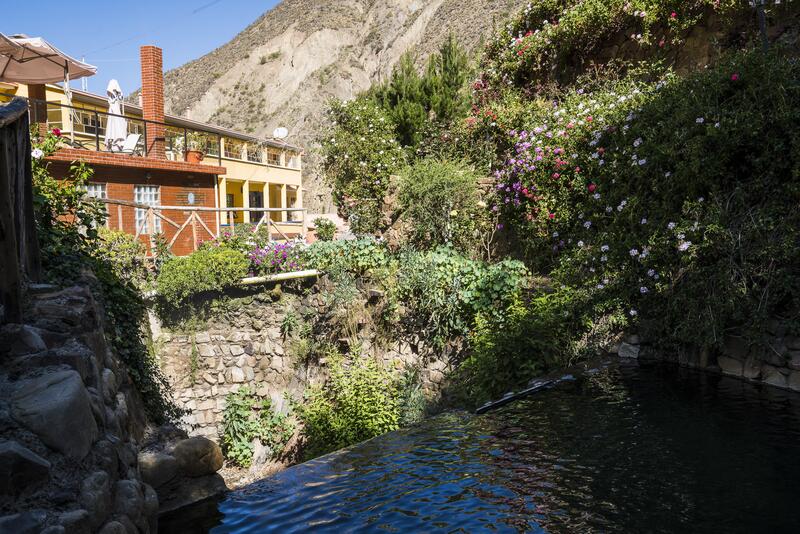 ...Thermalquellen Hotel, das Naturpools und gemauerte Becken hat.